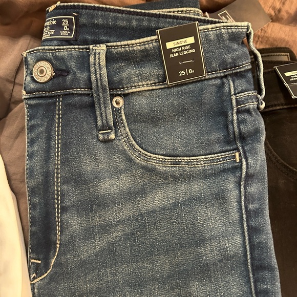 Abercrombie and Fitch 4 pairs Jean Leggings Bundle 25 0 R - Picture 4 of 5